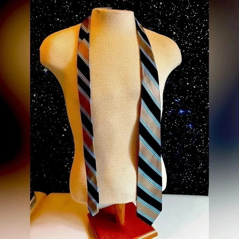 Chaps 100% silk necktie